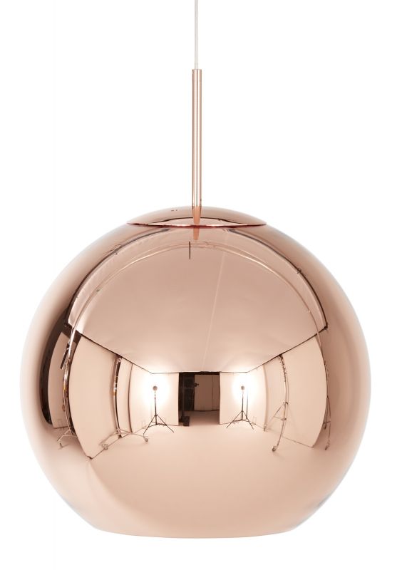 Nahaufnahme der runden Tom Dixon Pendelleuchte aus Kupfer mit LED-Beleuchtung.